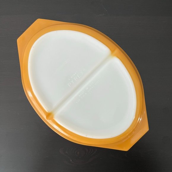 VINTAGE PYREX, Butterfly Gold, Divided DISH Casserole, Butterscotch, #063 Golden - Picture 6 of 7